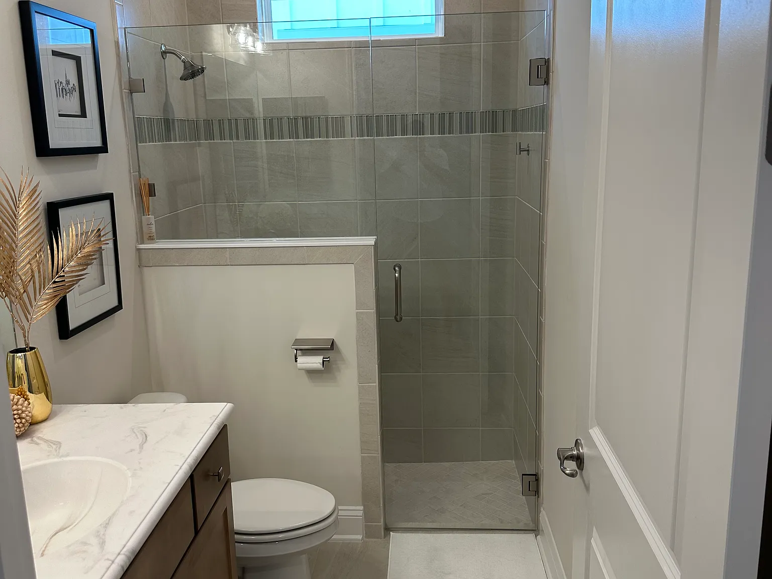 4 bed, 2521 sqft, $3,200 — Photo 3