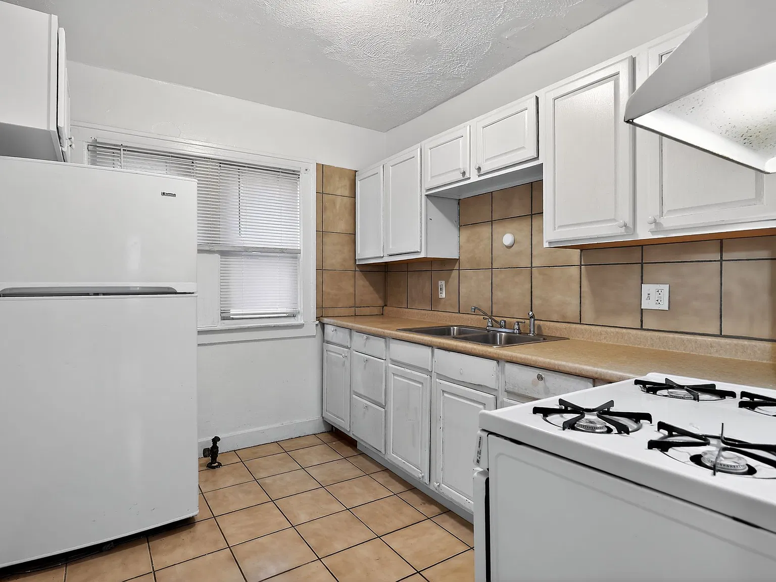 2 bed, 1100 sqft, $1,100 — Photo 3