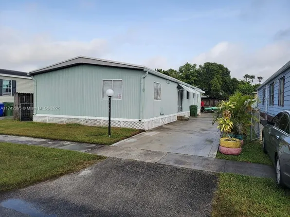 21641 NW 3rd St, Pembroke Pines, FL 33029