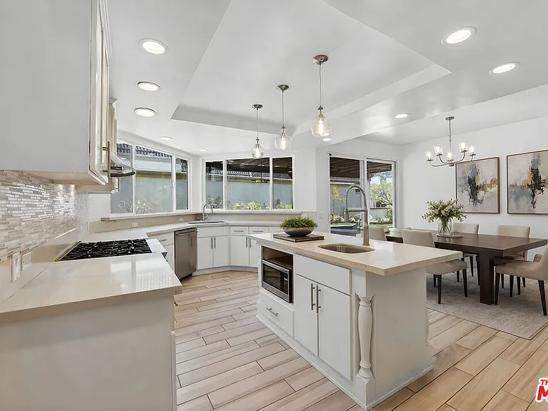 1288 Calle De Sevilla — Photo 4