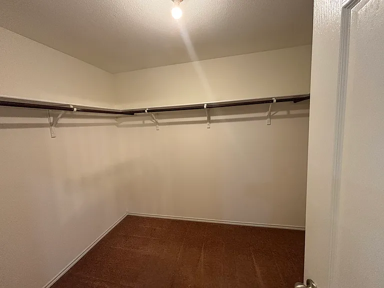 1327 Falcon Holw — Photo 3