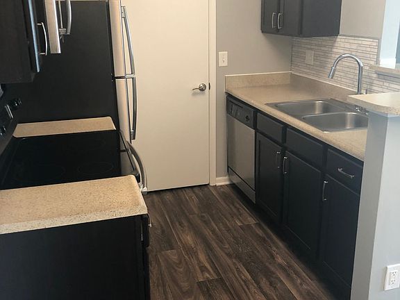2nd image of 1079 Bayridge Dr