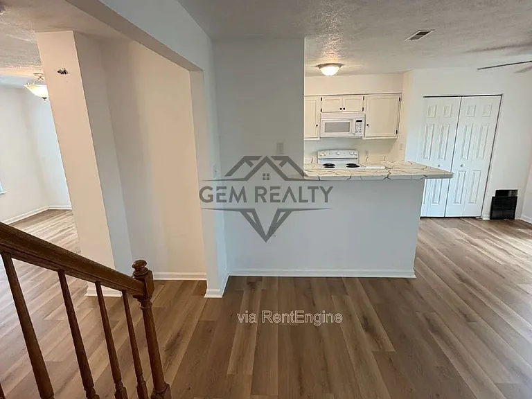 569 Cromwell Ct — Photo 28