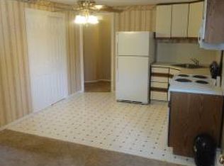 7 Center Ct, West Islip, NY 11795