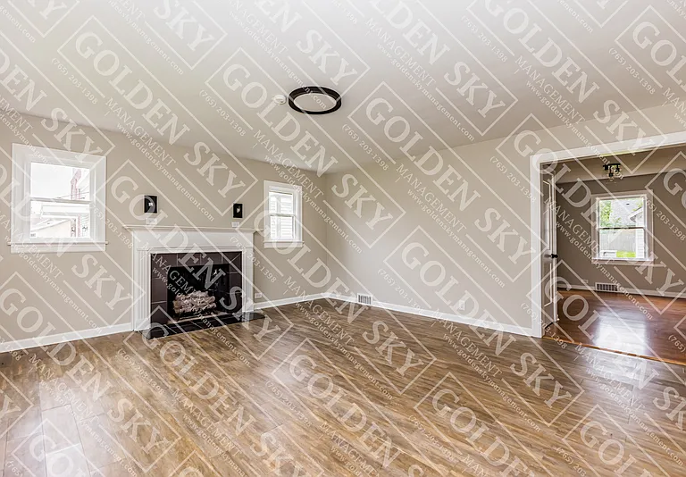 811 E Memorial Dr — Photo 10