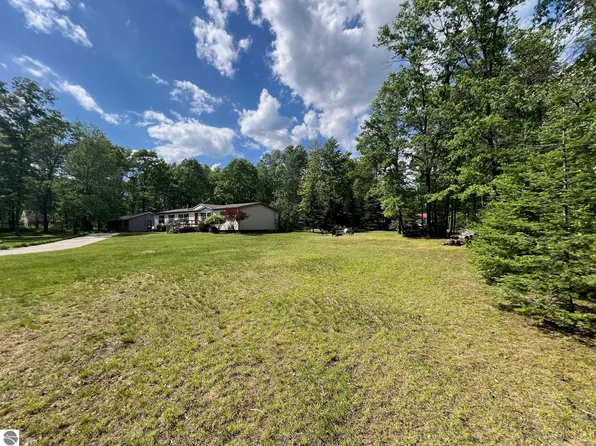 6202 Birchwood Dr, Lake, MI 48632