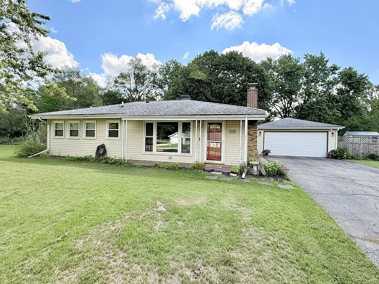 Charming 3-Bedroom Ranch with In-Ground Pool & Large Fenced Yard — Photo 1