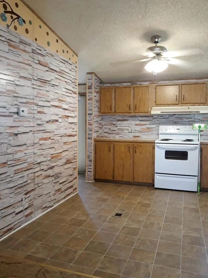 3 bed, 1056 sqft, $1,380 — Photo 3