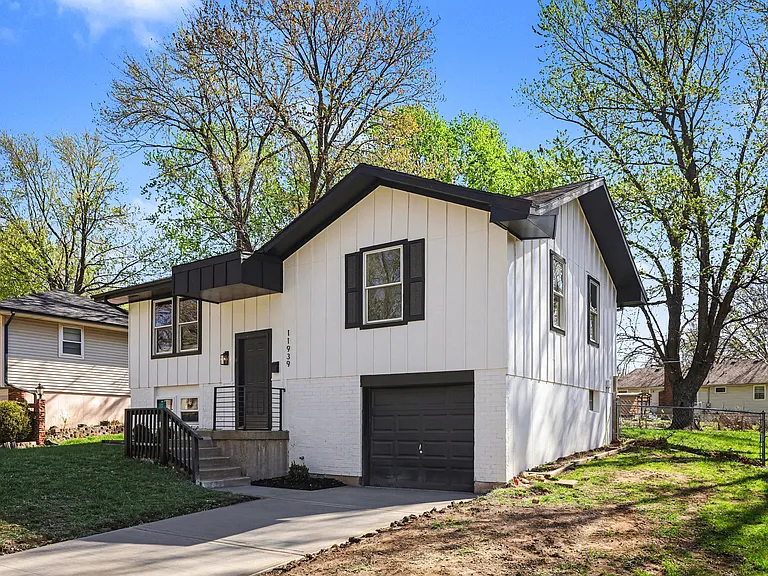 11939 Smalley Ave — Photo 33