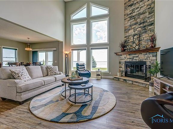 3rd image of 2753 S Waterside Ct