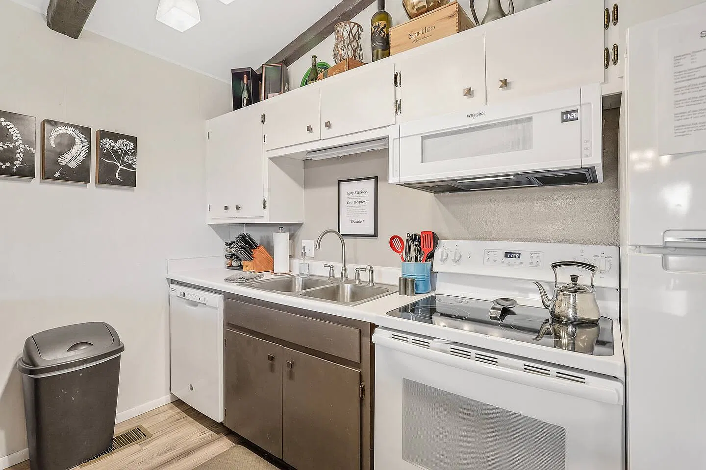 2751 E Bacobi Ovi — Photo 1