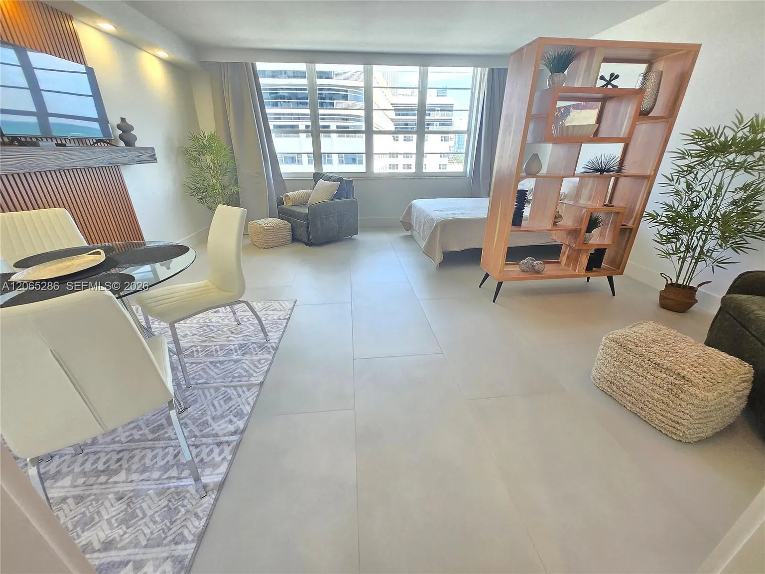 The Decoplage Condo — Photo 3