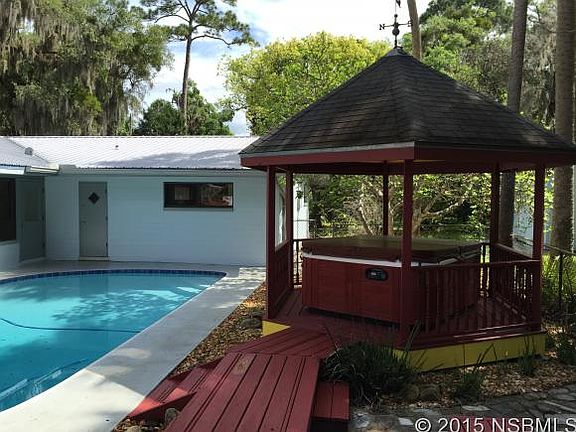 3rd image of 215 Sandy Ln