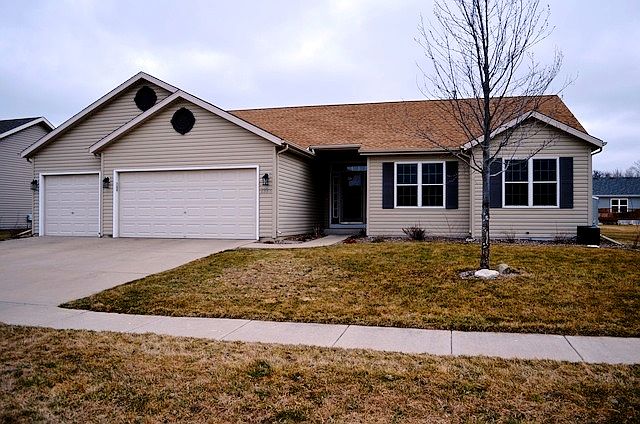1st image of 1333 Savannah Woods Dr