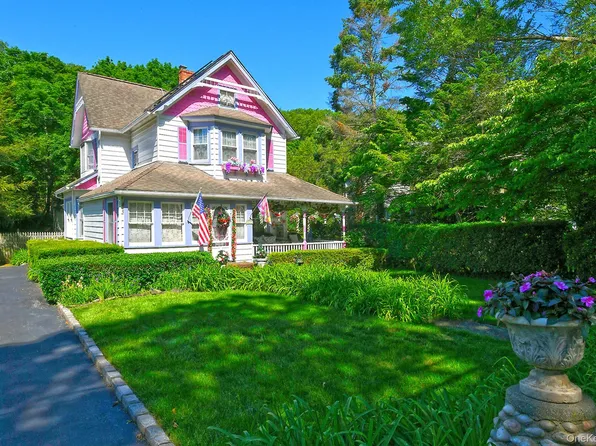 277 Vernon Valley Road, Northport, NY 11768