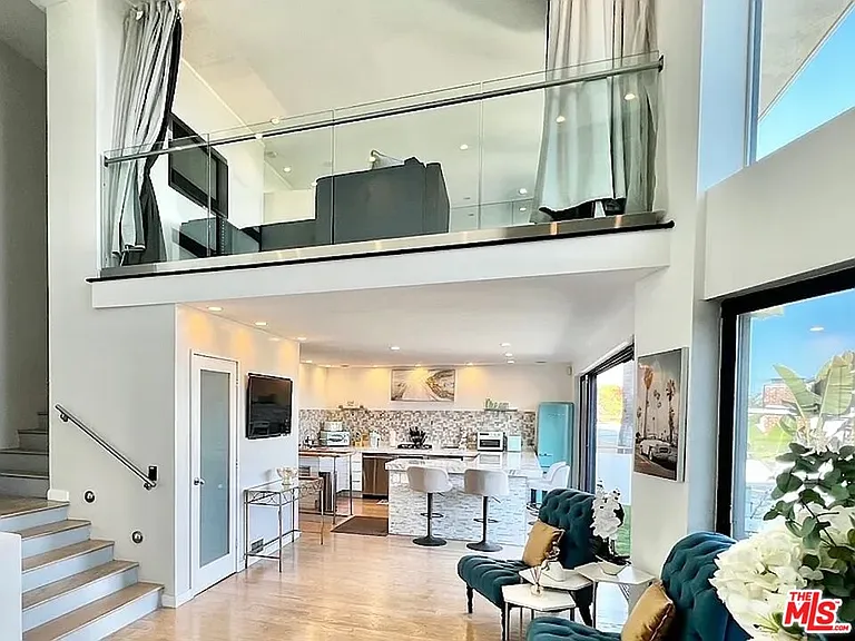 8380 Hollywood Blvd — Photo 27