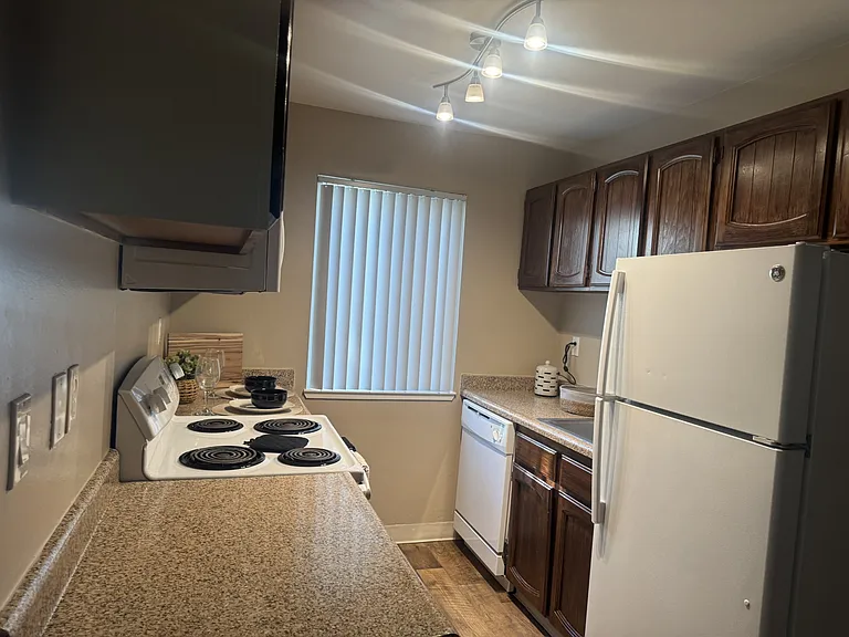 Peachwood Apartments — Photo 30
