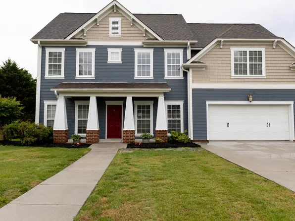 8431 Front Gate Cir, Ooltewah, TN 37363