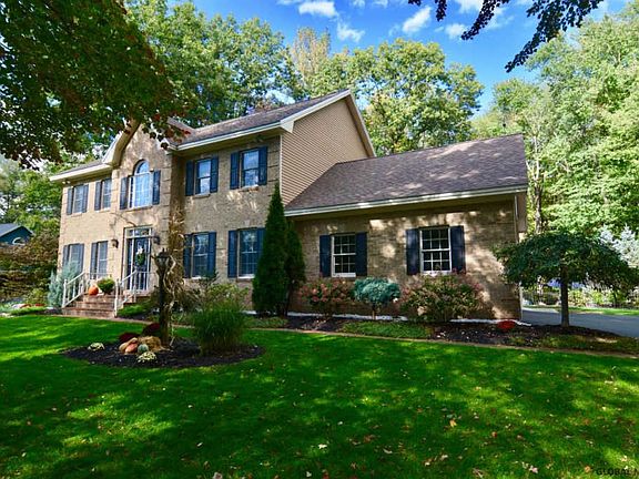 2nd image of 9 Cobble Hill Dr