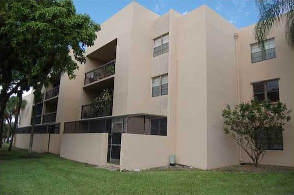 1st image of 10425 SW 112 Av 127 #127