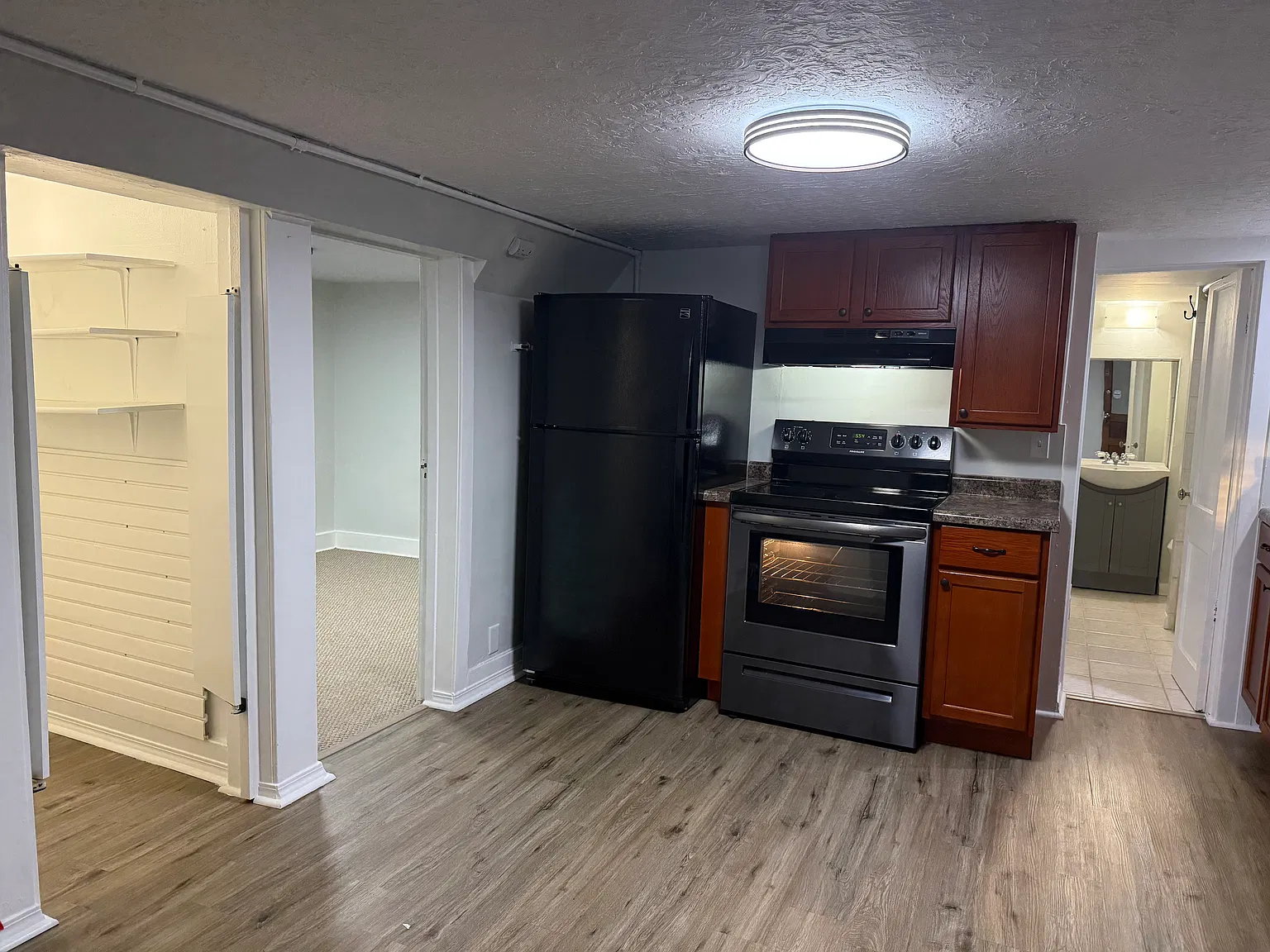 2 bed, 750 sqft, $1,400 — Photo 2
