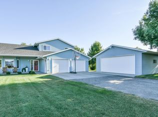 6525 Island Rd, Bismarck, ND 58503