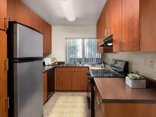 Two Bedroom Apartment Kitchen - eaves San Dimas Canyon