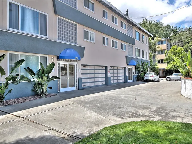 123 N El Camino — Photo 10