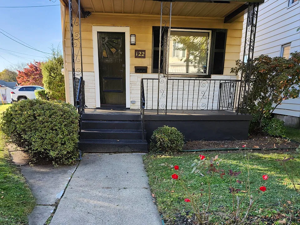 122 Searle St