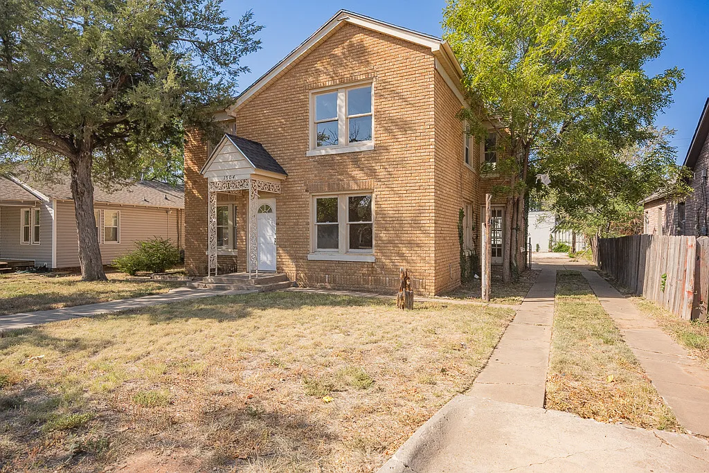 3 bed, 1234 sqft, $1,150 — Photo 1