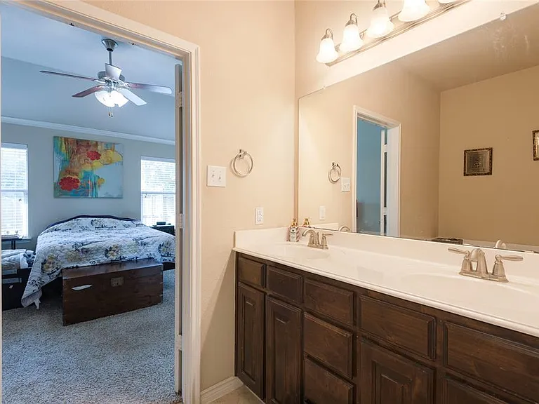 2133 Colby Ln — Photo 24