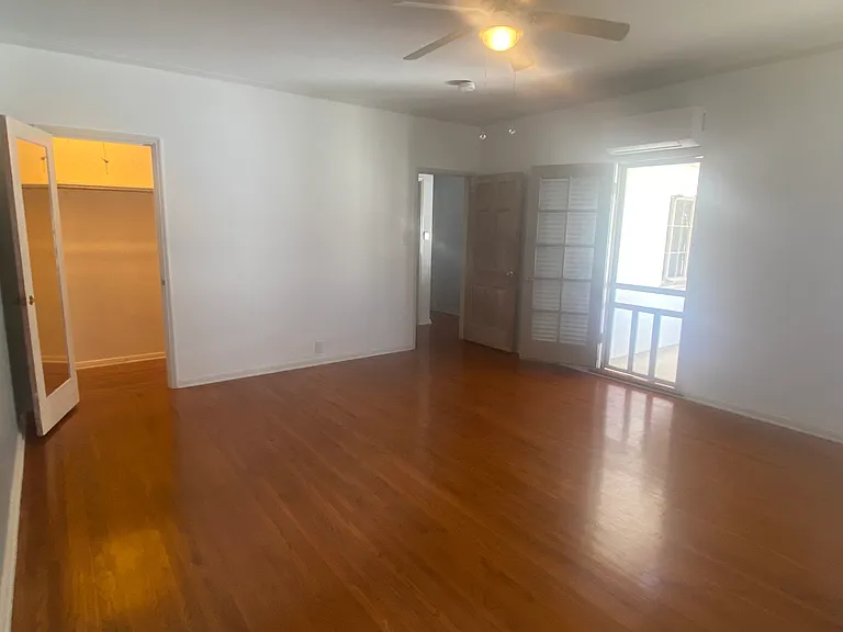 921 1/2 S Hobart Blvd — Photo 15