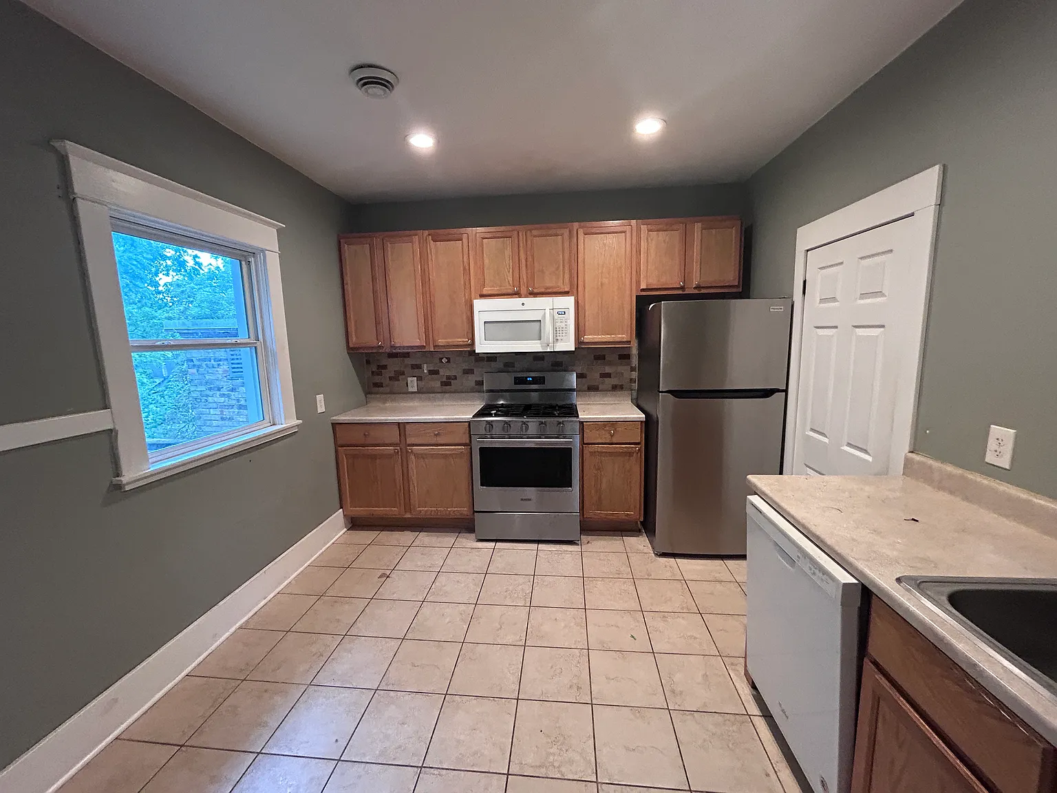 2 bed, 1000 sqft, $1,400 — Photo 4