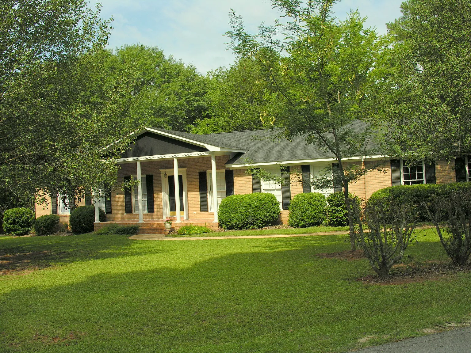 3 bed, 2.5 bath, 2018 sqft, $2,100 — Photo 4