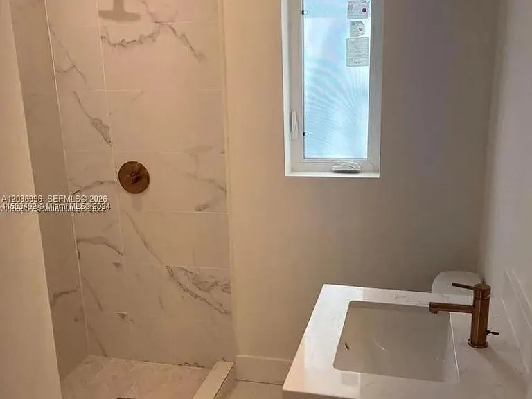 2250 SW 21st St — Photo 10