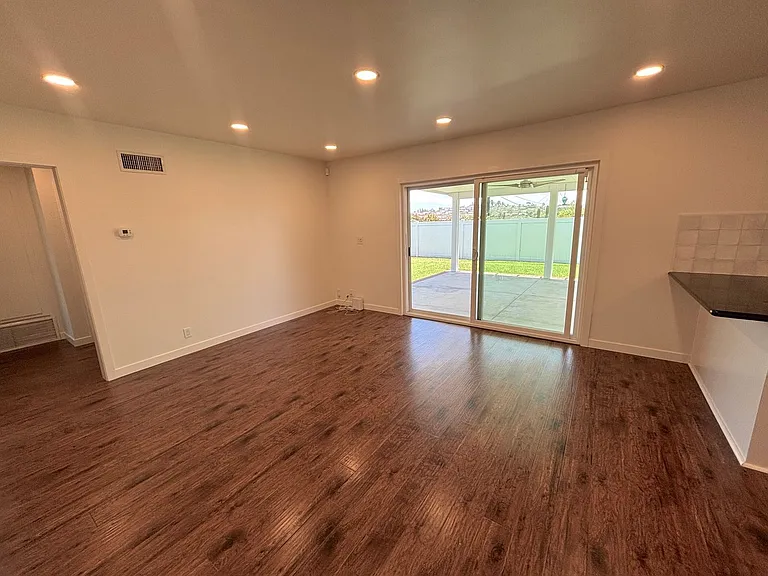 320 Buena Vista Ave — Photo 2