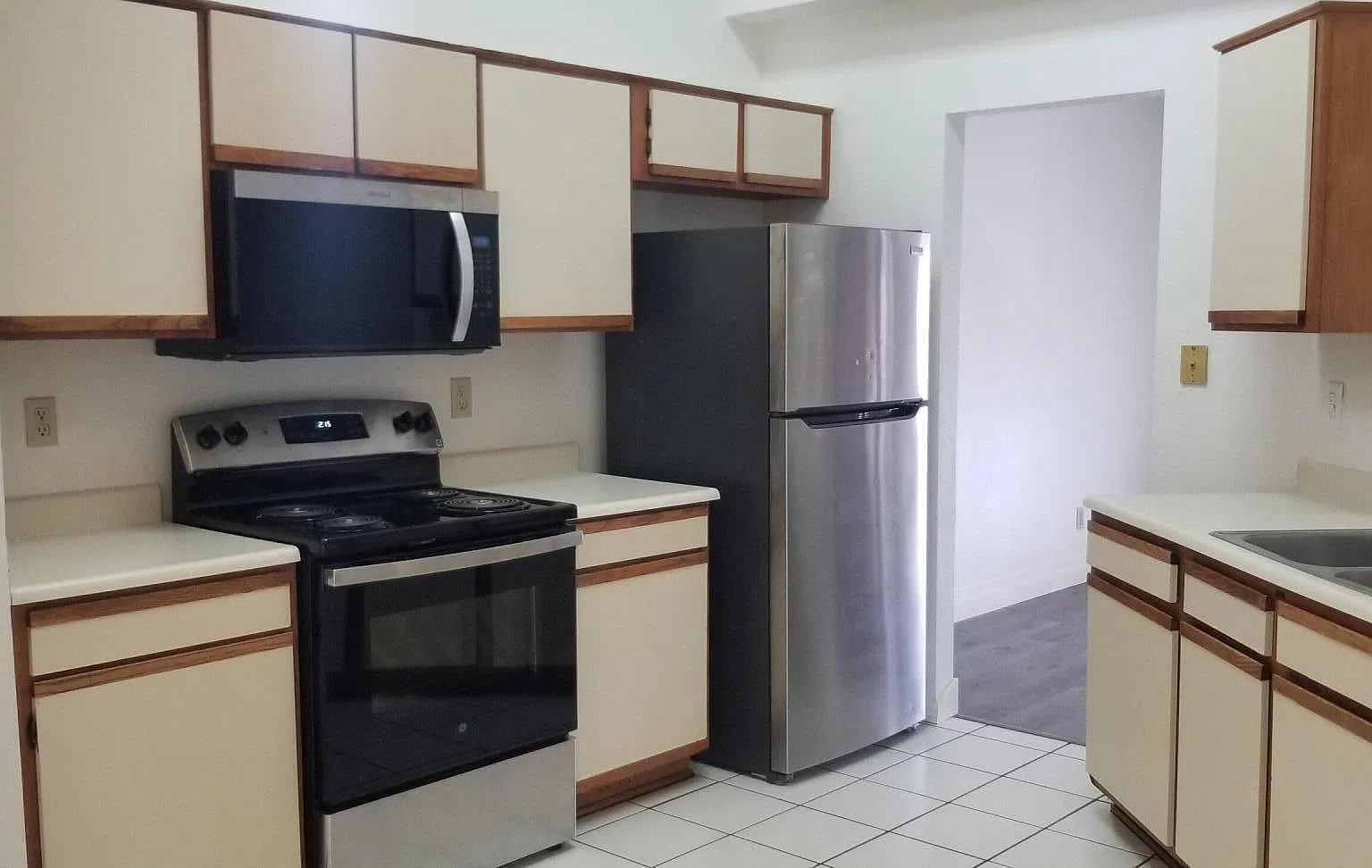 3 bed, 2.0 bath, 1210 sqft, $1,900 — Photo 3