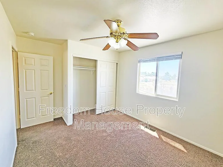 1080 Karen Ct #3 — Photo 23