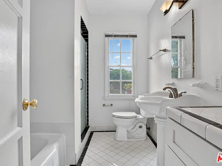 314 N Saint Andrews Pl #3 — Photo 10