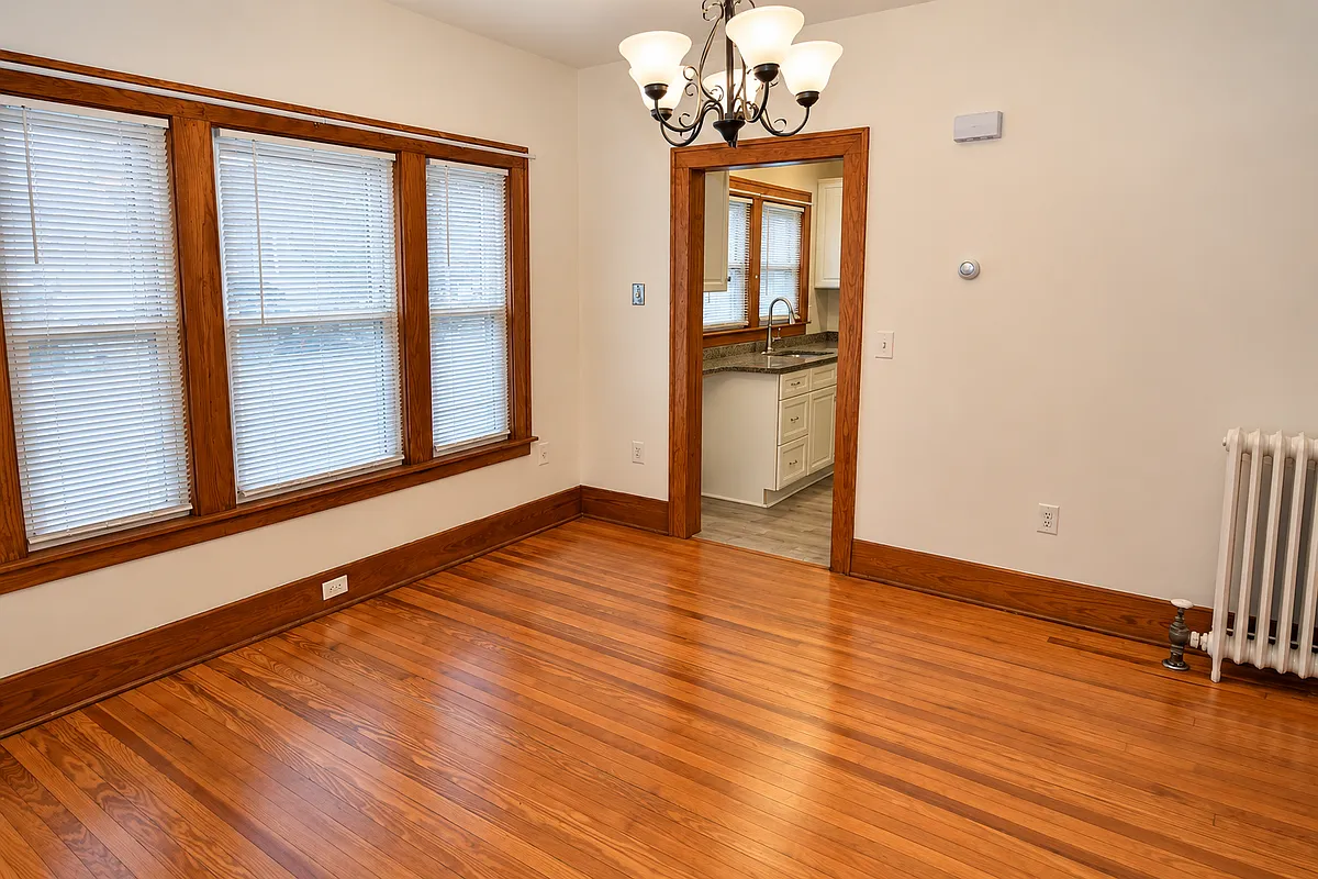 3 bed, 1.5 bath, 1192 sqft, $2,000 — Photo 3