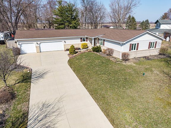 2nd image of 136 Country Manor Dr SE