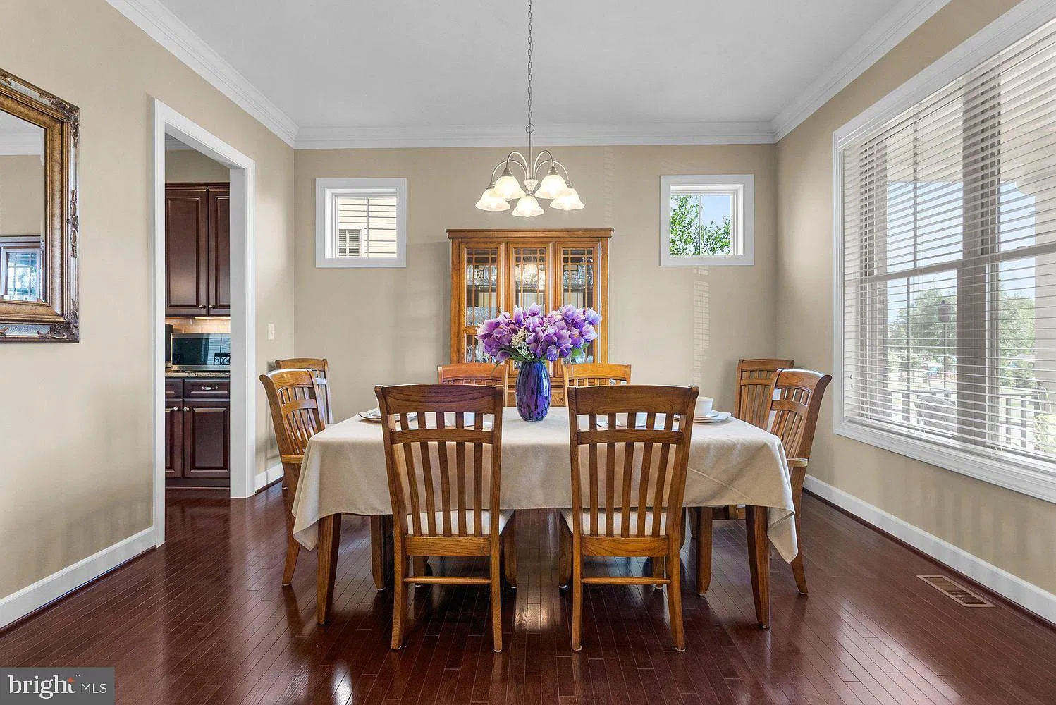 3 bed, 3.5 bath, 3204 sqft, $4,200 — Photo 2
