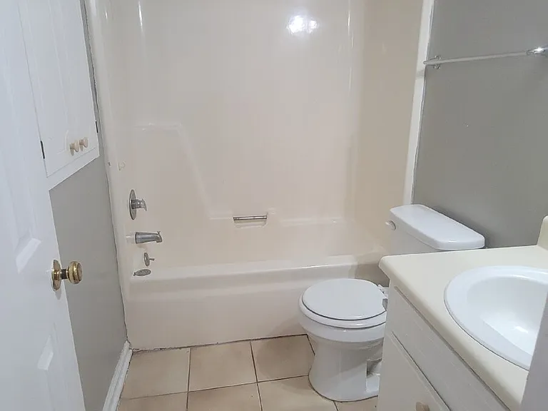 1502 Barrington Rd NW #B — Photo 17