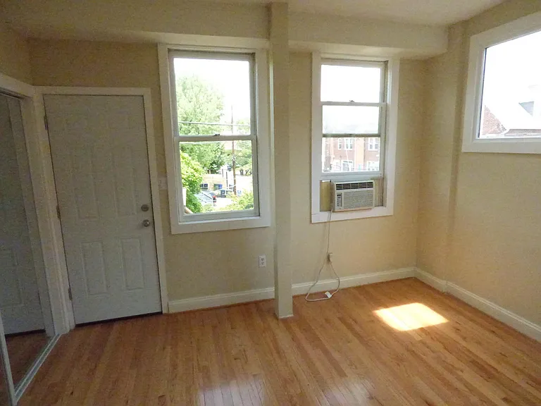 3911 W St NW #4 — Photo 12