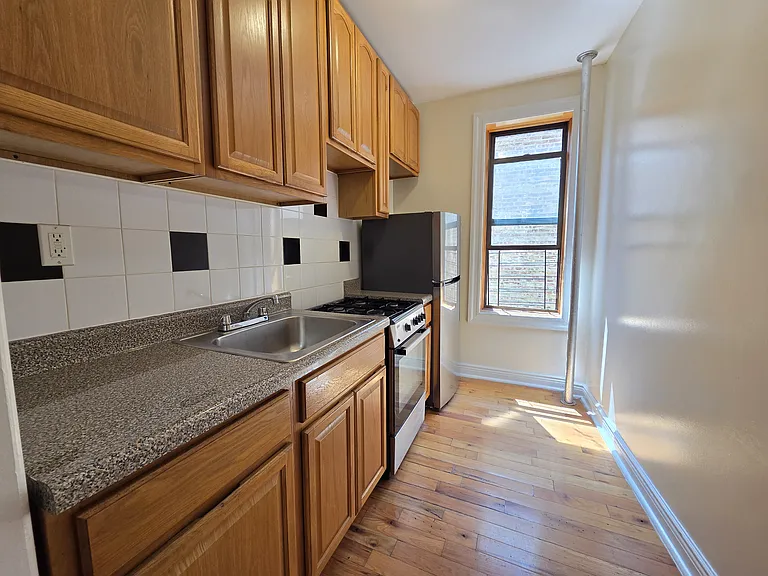 1012 Ocean Ave #4W — Photo 2