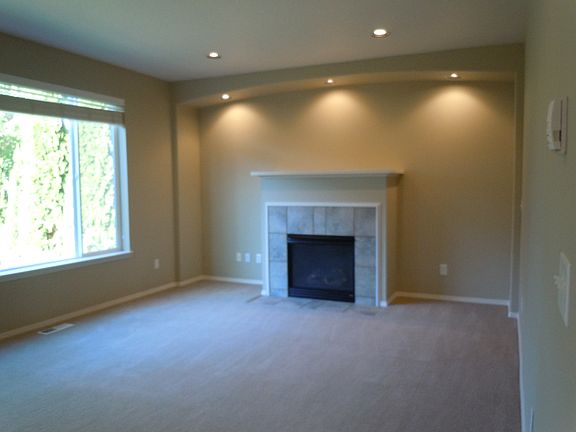 2nd image of 1055 SE Roundelay St