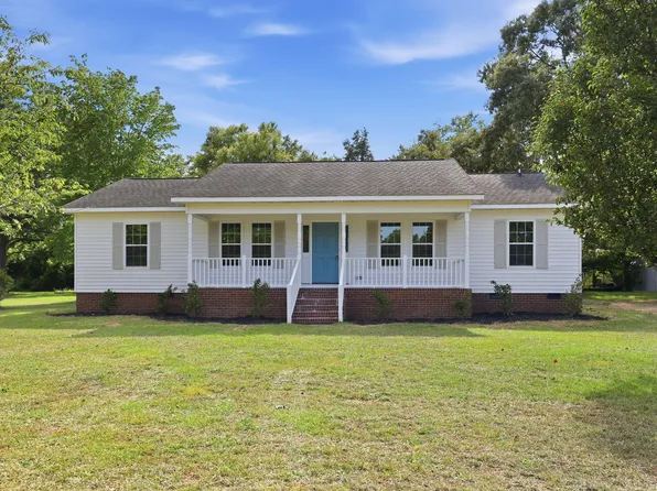 305 N 1st St, Broadway, NC 27505