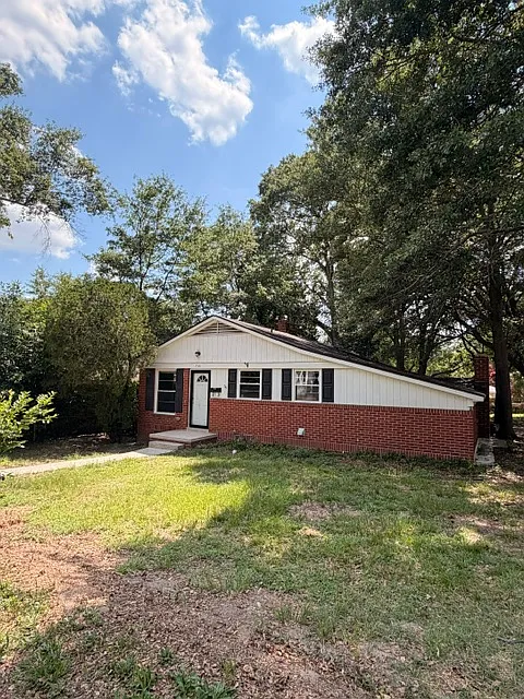 3 bed, 1.5 bath, 1200 sqft, $1,795 — Photo 1