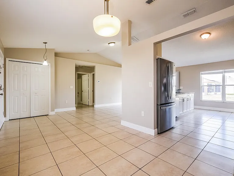 870 Jarnac Dr — Photo 7