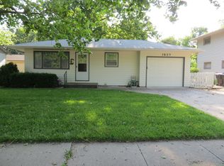 1837 SW Crest Dr, Topeka, KS 66604